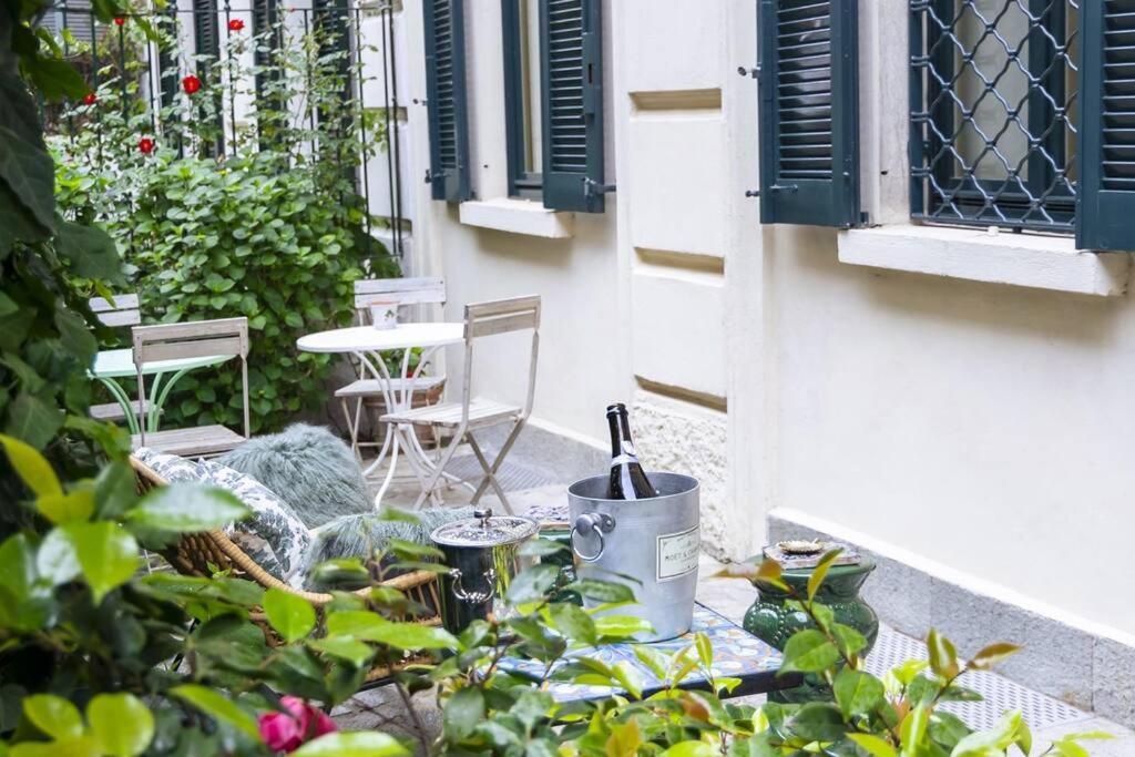 Luxury Bohemian Suite With Private Garden In Milano Exteriör bild