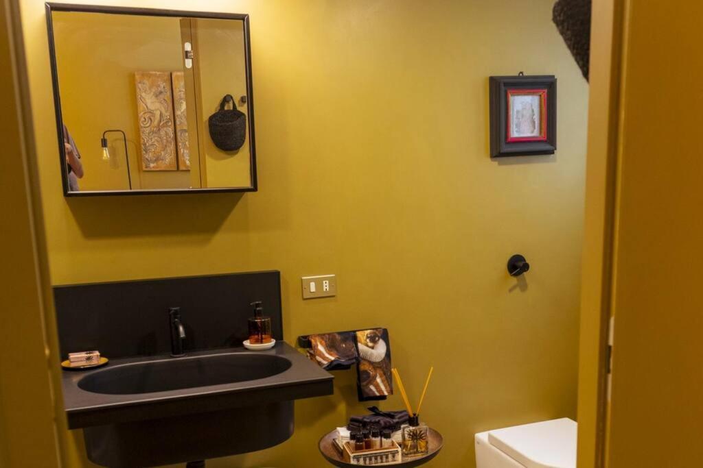 Luxury Bohemian Suite With Private Garden In Milano Exteriör bild