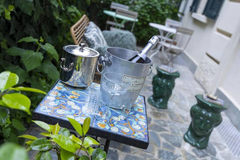 Luxury Bohemian Suite With Private Garden In Milano Exteriör bild
