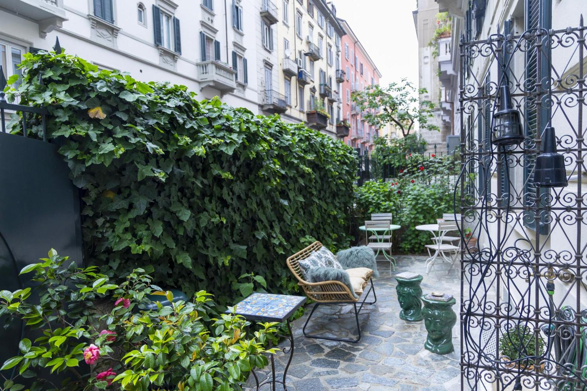 Luxury Bohemian Suite With Private Garden In Milano Exteriör bild