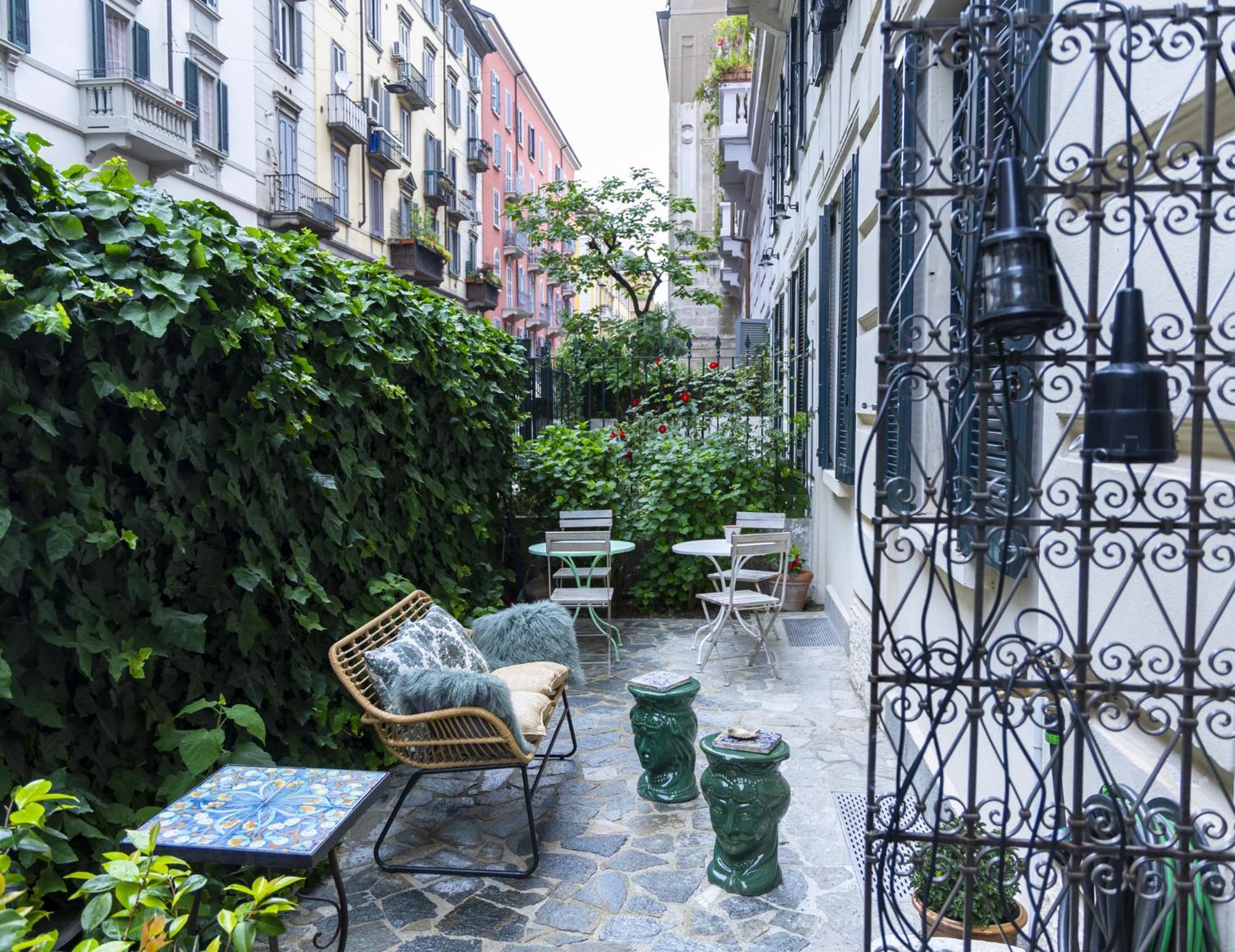 Luxury Bohemian Suite With Private Garden In Milano Exteriör bild