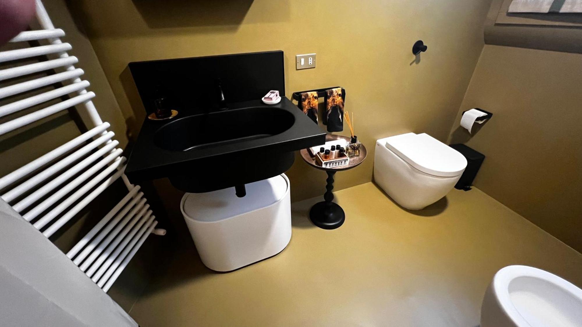 Luxury Bohemian Suite With Private Garden In Milano Exteriör bild
