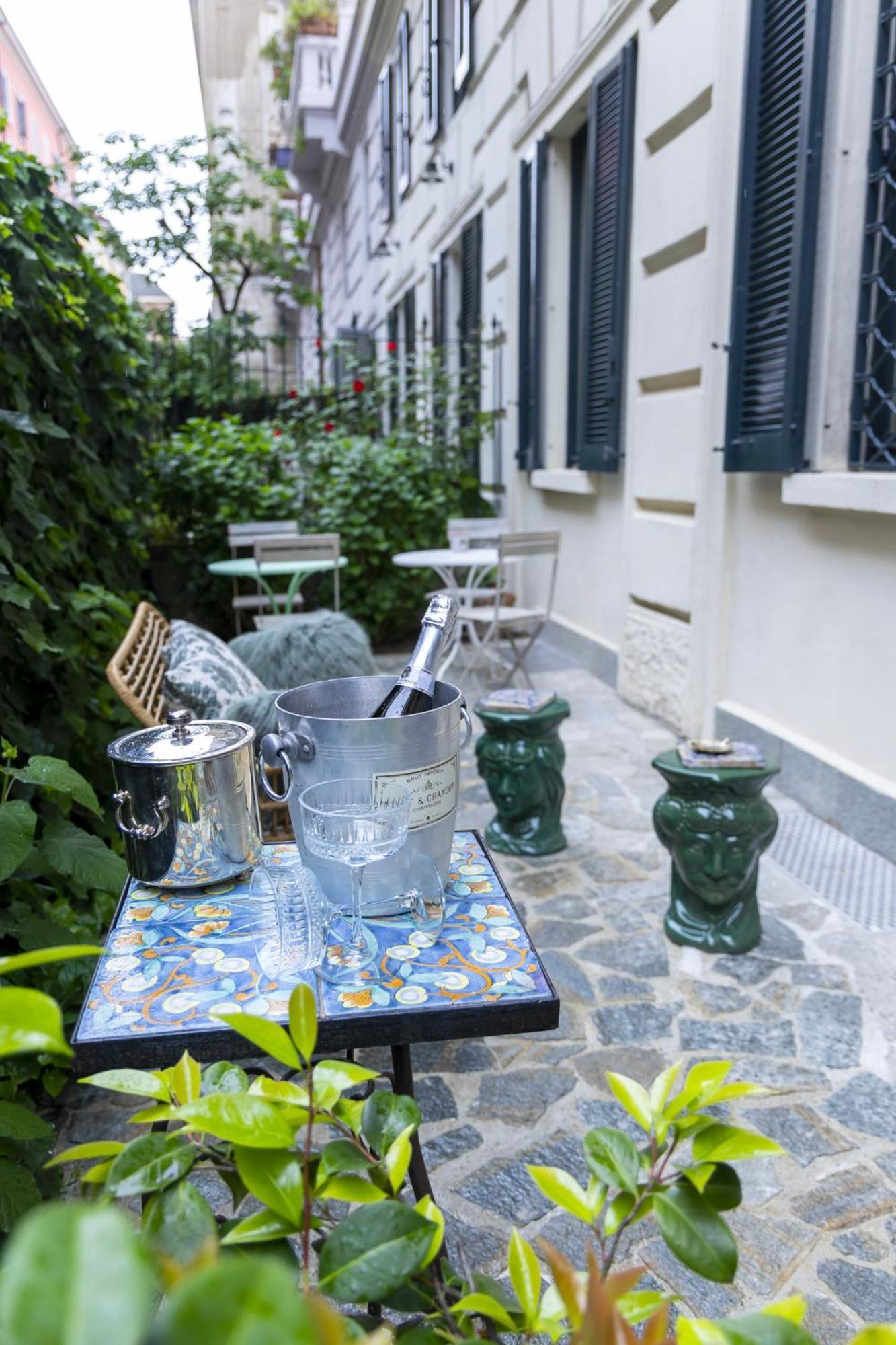 Luxury Bohemian Suite With Private Garden In Milano Exteriör bild